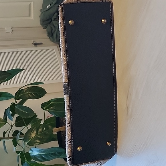 HP💫 Dooney & Bourke Handbag - Picture 6 of 13